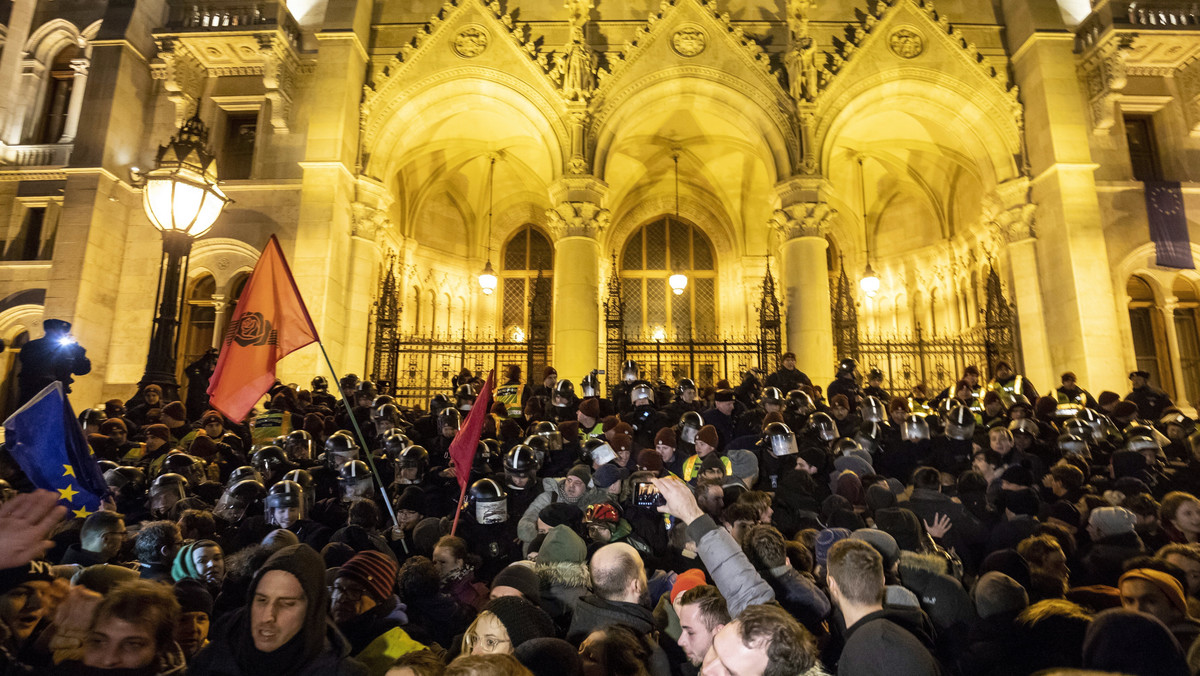Węgry: Demonstracje w Budapeszcie. Zmiany w Kodeksie pracy