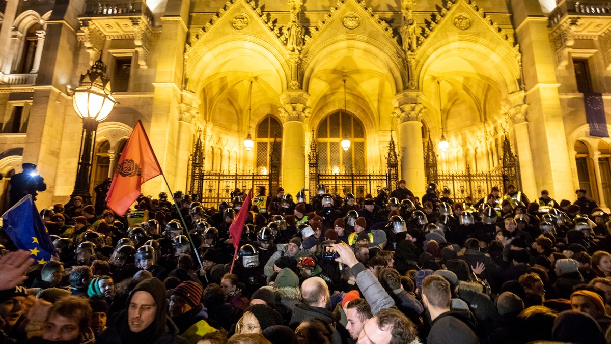 Węgry: Demonstracje w Budapeszcie. Zmiany w Kodeksie pracy