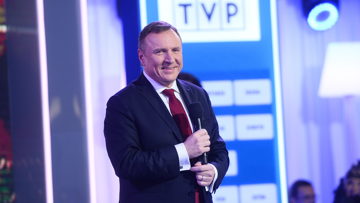 Jak podaje dziennik.pl, TVP wydała w 2018 znacznie więcej, niż w poprzednich latach. Stacja pod dyrekcją Jacka Kurskiego przebiła nieprzekraczalną od lat granicę 2 mld zł. - Telewizja Polska albo bardzo ryzykownie wydaje pieniądze﻿, albo planuje budżet z wiarą, że PiS nie da jej zginąć – komentuje Juliusz Braun.