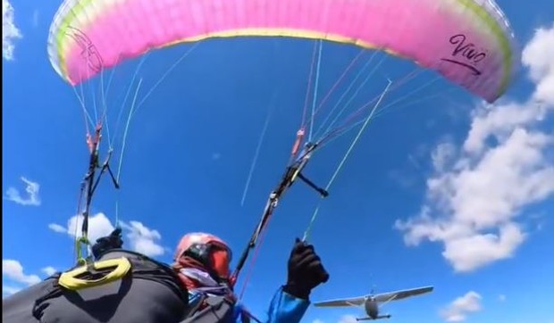 Avion udario u paraglajderku