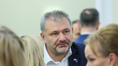 waldemar żurek mówił o przywożeniu ziobry "w bagażniku". teraz się tłu