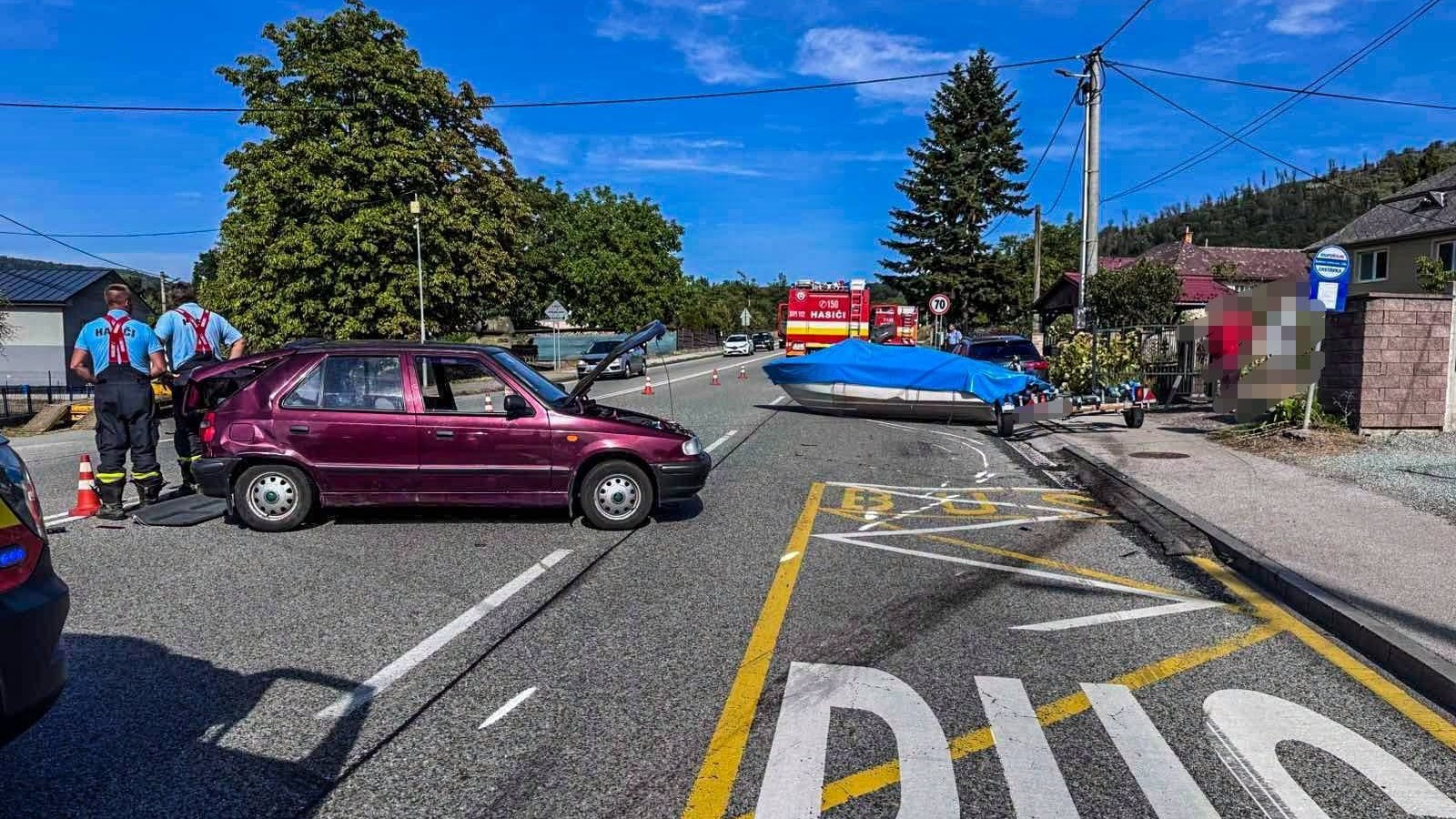 V Košickom Klečenove sa zrazili dve autá, premávka je obmedzená