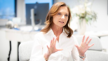 nowa strategia compensy: nie sprint, tylko bieg długodystansowy