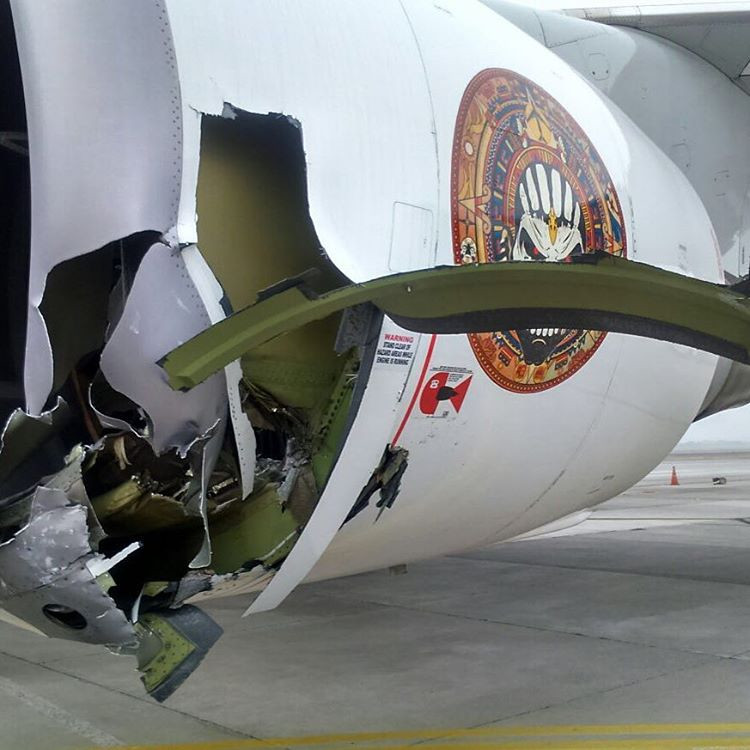 Samolot zderzył się z ciągnikiem, z którym był połączony