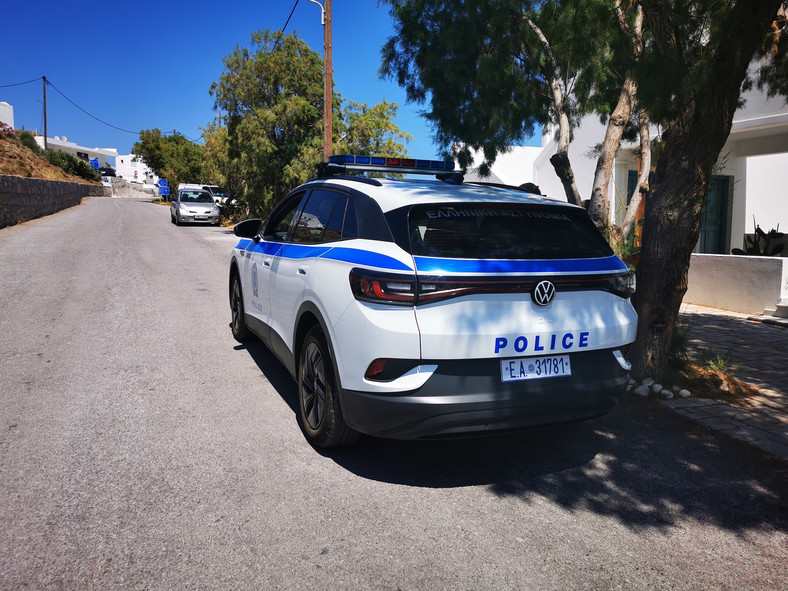 Astypalea: elektryczny Volkswagen w roli  radiowozu policyjnego
