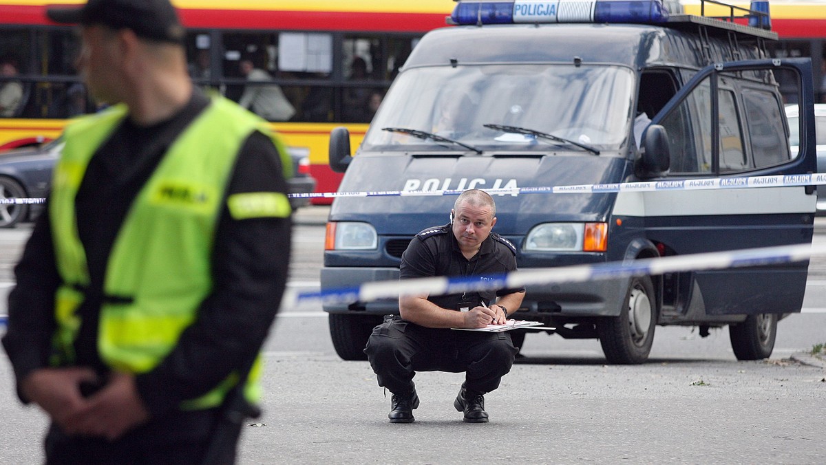 W środę około godziny 15 w al. Solidarności (Praga- Północ) padły strzały. Jedna osoba została ranna w ramię i okolice brzucha i trafiła do szpitala. Policja poszukuje osoby lub osób, które mogły mieć związek z tą sprawą.