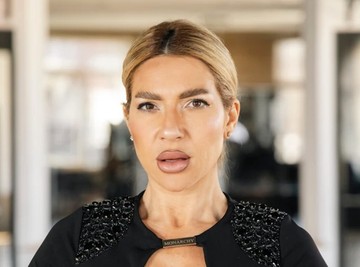 NOSI FRIZURU BEZOBRAZNOG IMENA: Jovana Jeremić stala na kočnicu provokacije i ne podiže nogu sa iste! 