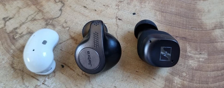 Porównanie wielkości słuchawki: Samsung Galaxy Buds Live, Jabra Elite 65t, Sennheiser Momentum TW3