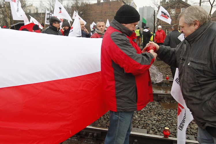 Górnicy zablokowali tory w Katowicach