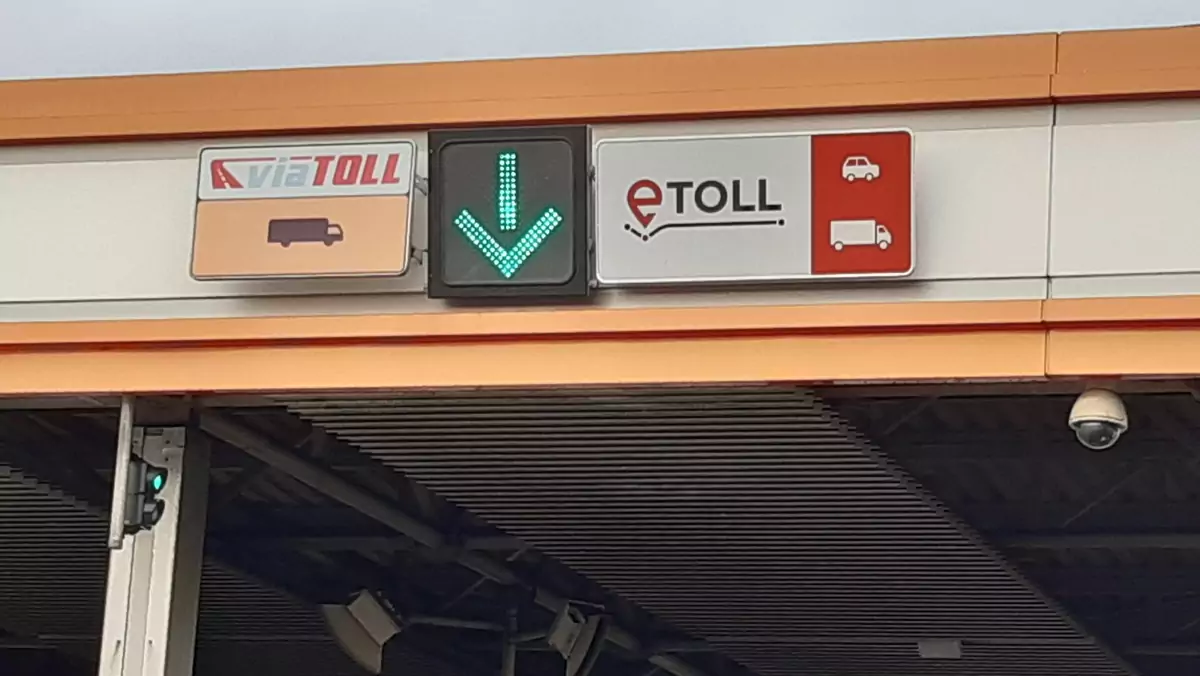 Już nie taki nowy system opłat drogowych e-TOLL w Polsce - sprzęt na autostradzie A2