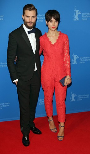 Jamie Dornan i jego żona Amelia Warner na premierze 'Pięćdziesięciu twarzy Greya' w Berlinie
