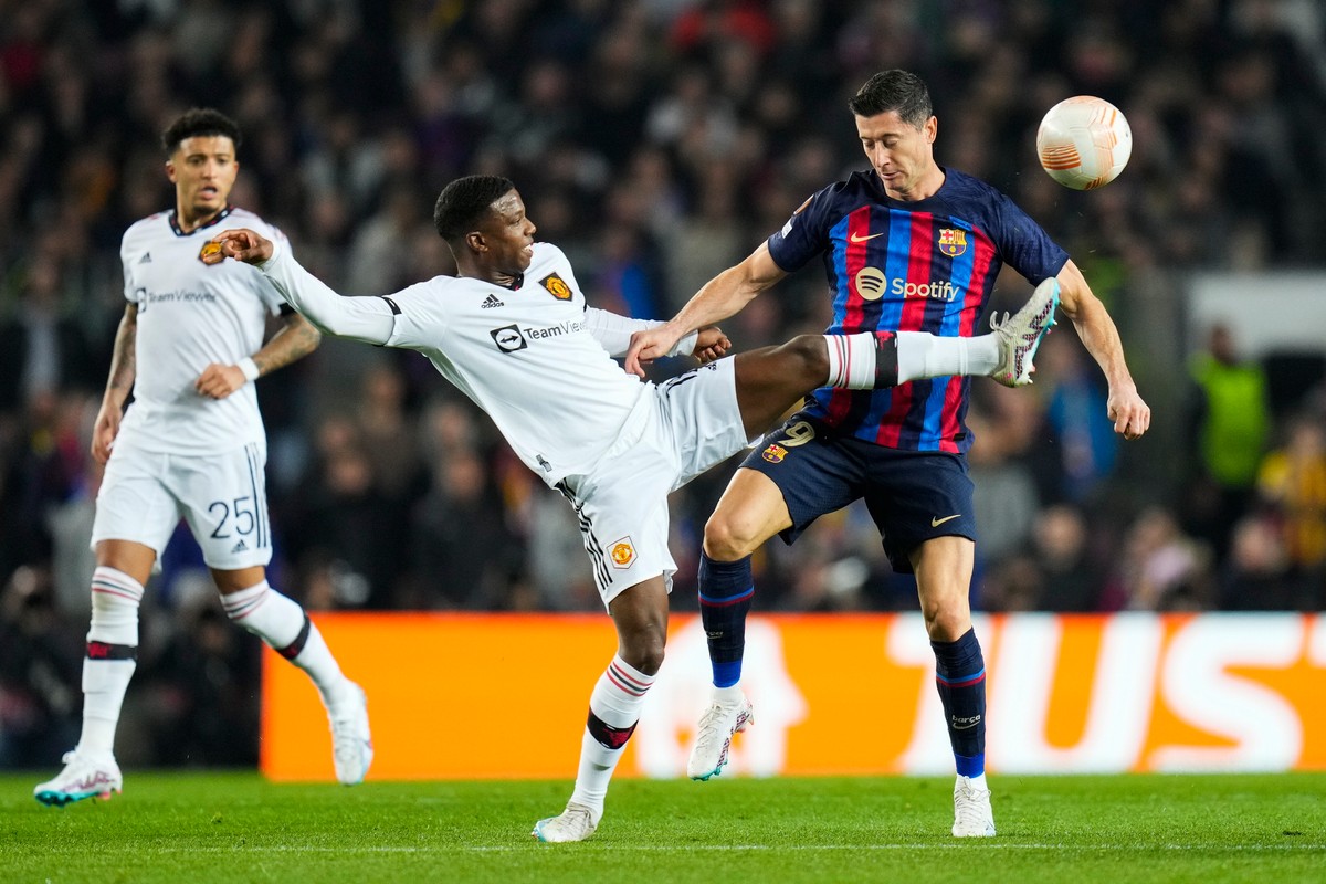 Robert Lewandowski i Tyrell Malacia