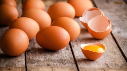 rolada serowa z jajecznym nadzieniem na wielkanoc