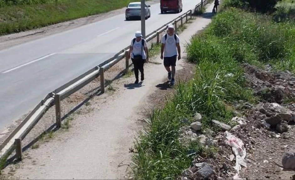 Jovan sa majkom Dušicom krenuo na hodočašće do Ostroga