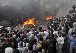 320985_pakistan-mob-ap