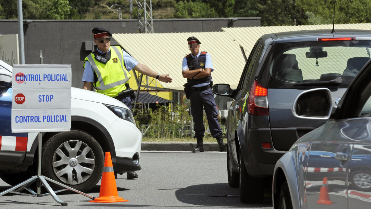 Szef regionalnej policji w Katalonii Josep Lluis Trapero oświadczył dziś, że służby nie wiedzą, czy poszukiwany w związku z zamachami z czwartku i piątku Marokańczyk Junes Abujakub nadal znajduje się w kraju. Nie wykluczył, że udał się do Francji.