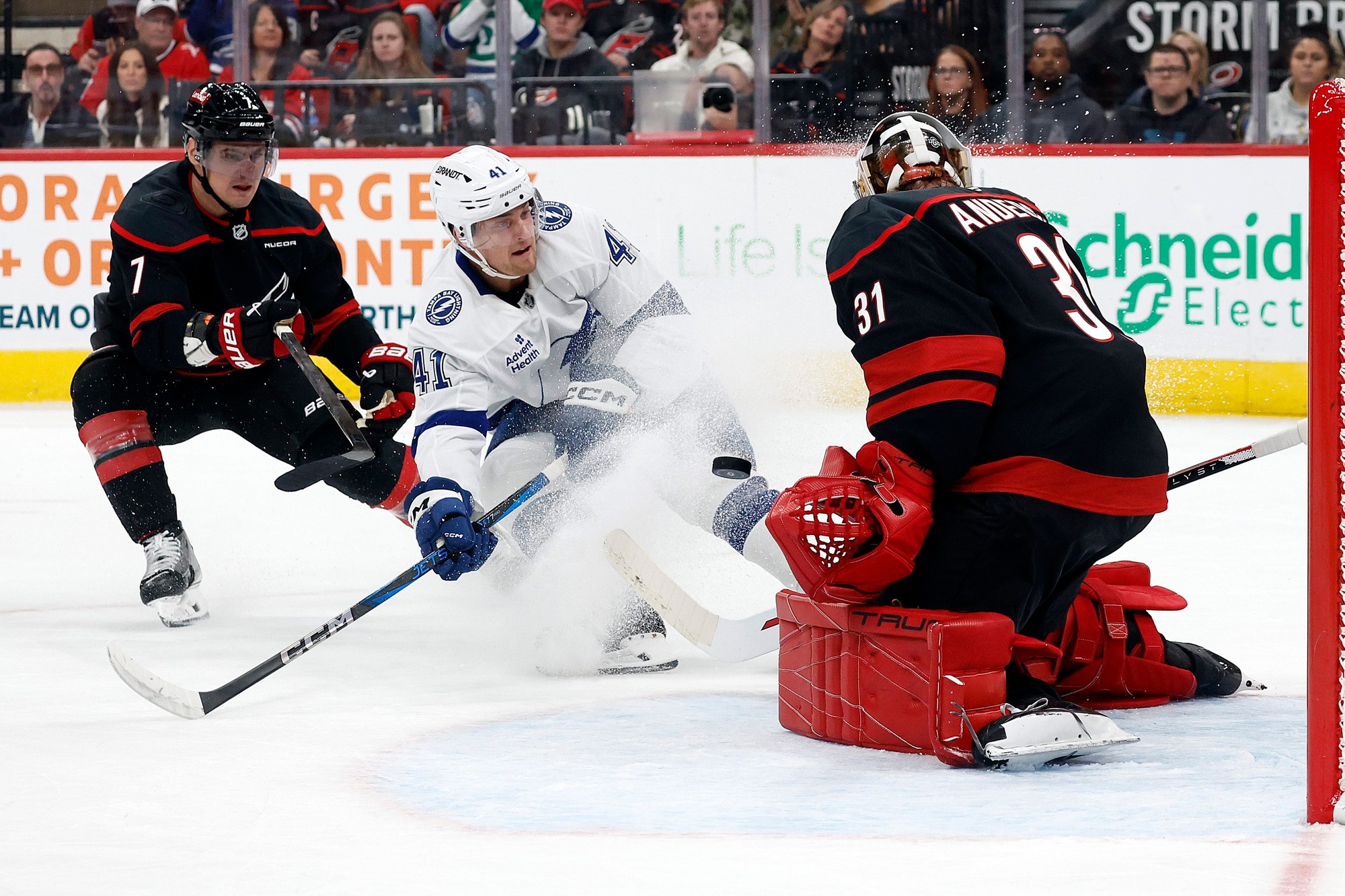 Zápas NHL: Carolina Hurricanes - Tampa Bay Lightning.