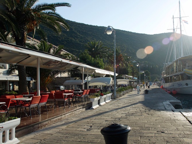 Natpis ispred restorana u Trpnju mnoge je nasmejao