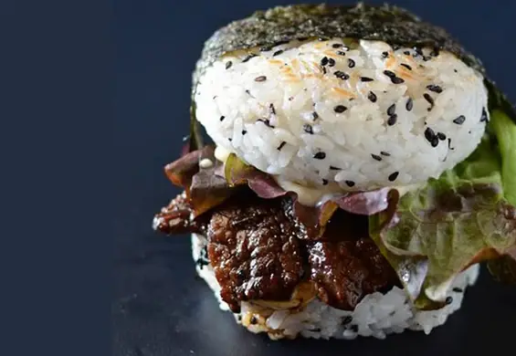 Sushi-burger, czyli prawdopodobnie najbardziej zaskakujący, kulinarny wynalazek ostatnich lat