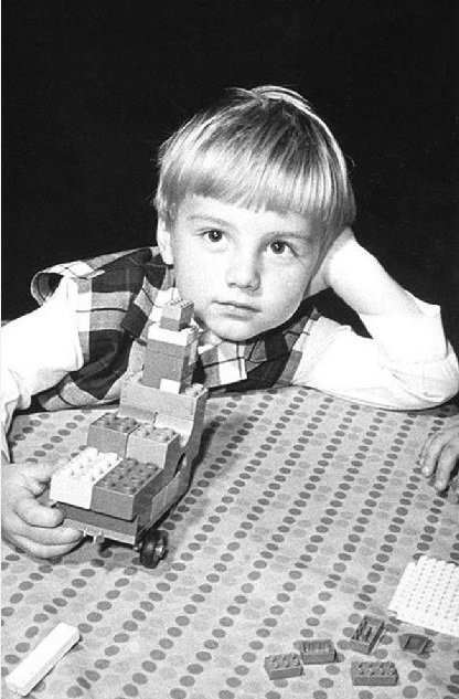Tutaj na zdjęciu z czasów przedszkolnych. W 1978 roku Andrzej Duda chodził do Przedszkola im. Jana Brzechwy w Krakowie