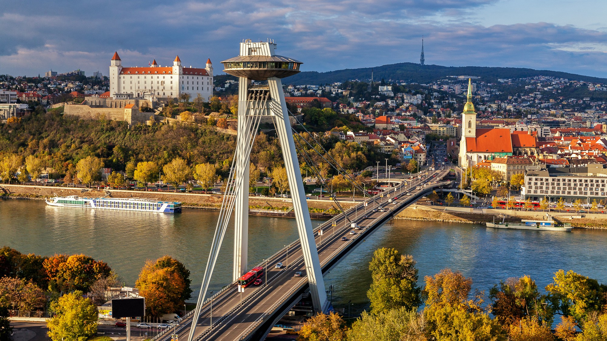 Benefitom členstva v EÚ sú podľa analytikov najmä jednotný trh a eurofondy (ilustračné foto).