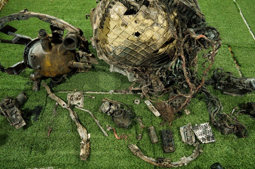 Kijev prikazao fragmente nove ruske rakete upotrebljene za napad na Dnjepar na nepoznatoj lokaciji u Ukrajini 24. novembra