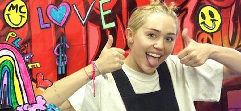Miley Cyrus wycięła niezły numer... i wydała płytę-niespodziankę