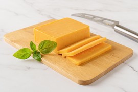 Ovo je revolucionarni trik za SAVRŠENO SEČENJE KAČKAVALJA: Neće se lepiti za nož niti će se mrviti - potrebna vam je samo jedna sitnica iz kuhinje