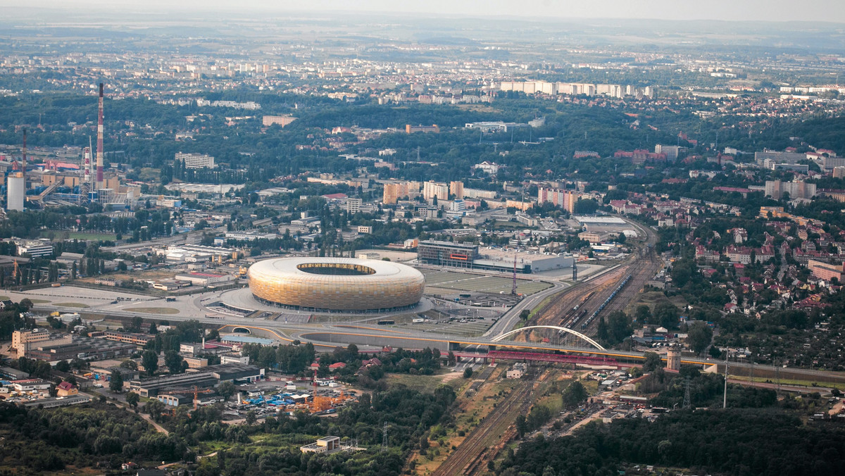 Kończy się pierwszy etap rewitalizacji gdańskiej dzielnicy Nowy Port. W ramach wartego 20 mln zł projektu wyremontowano kilka ulic i plac, a w zabytkowej łaźni powstało centrum kultury. Organizowane są też warsztaty oraz spotkania dla mieszkańców.