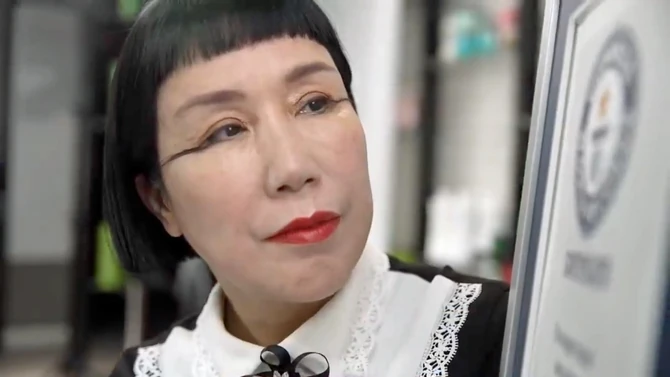 Žena sa najdužim trepavicama na svetu