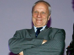 "Niesiołowski przeniknął komuną"