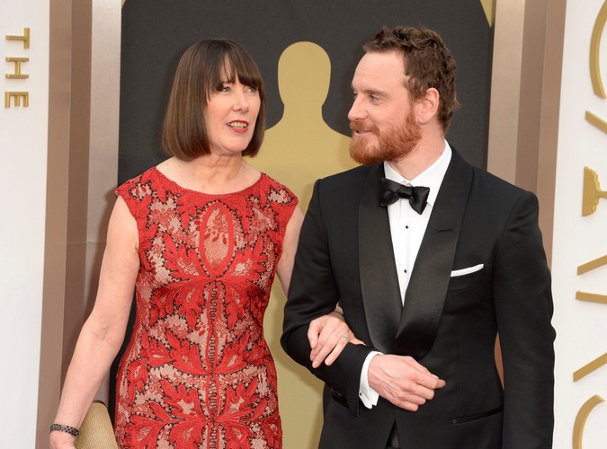 Michael Fassbender z mamą Adelle na gali Oscarów 2014
