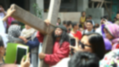 "Ekstremalna" atrakcja turystyczna, czyli krwawa droga krzyżowa na Filipinach