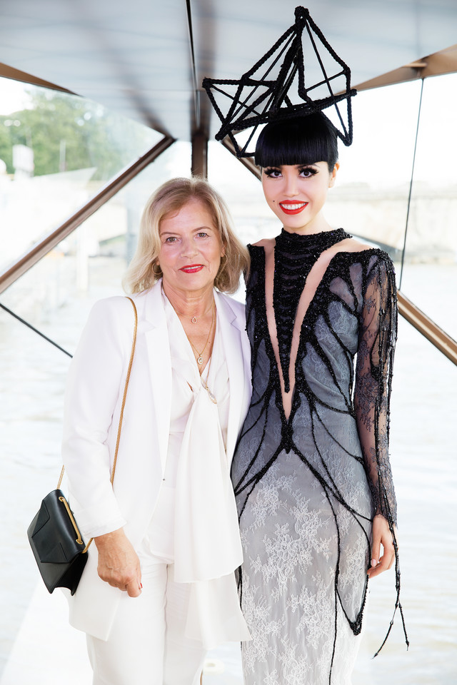 Jessica Minh Anh and Teresa Rosati on the Seine in Paris 1-kopia