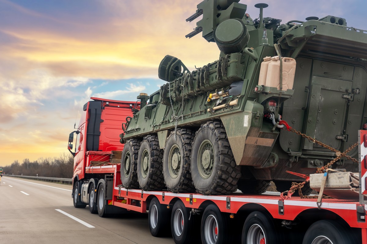 Sprzęt NATO jedzie w kierunku Ukrainy. Pierwsza partia z listy priorytetów