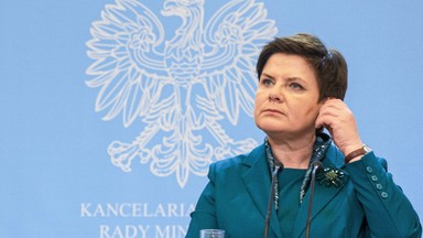 CBOS: większość ankietowanych pozytywnie ocenia rząd Beaty Szydło