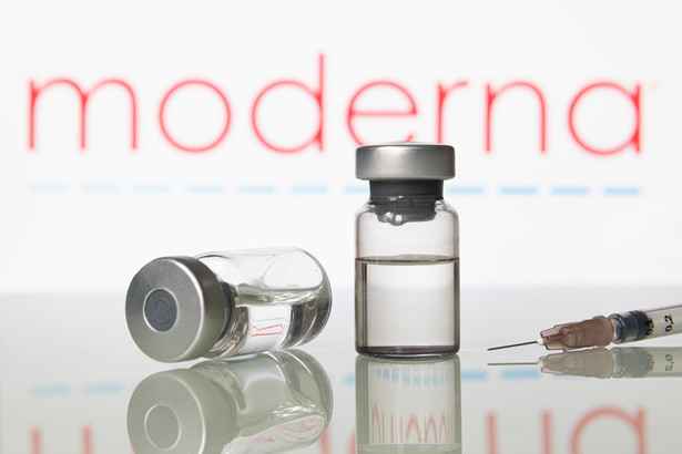 Moderna złożyła wniosek o rozszerzenie zastosowania szczepionki na osoby w wieku 12-17 lat. Decyzja Europejskiej Agencji Leków (EMA) w tej sprawie ma być znana w lipcu.