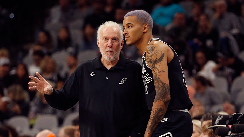  Jeremy Sochan oraz trener Gregg Popovich