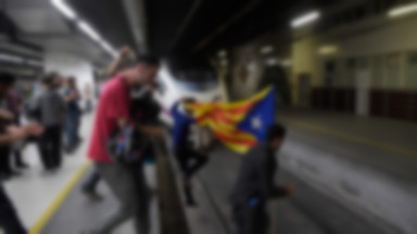 Paraliż komunikacyjny w Katalonii. Strajkujący blokują tory kolejowe