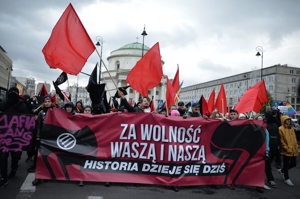 Uczestnicy marszu antyfaszystowskiego