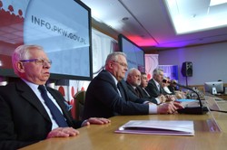 Od oskarżeń o współpracę z SB po obronę opozycji w PRL. Kim są członkowie PKW?