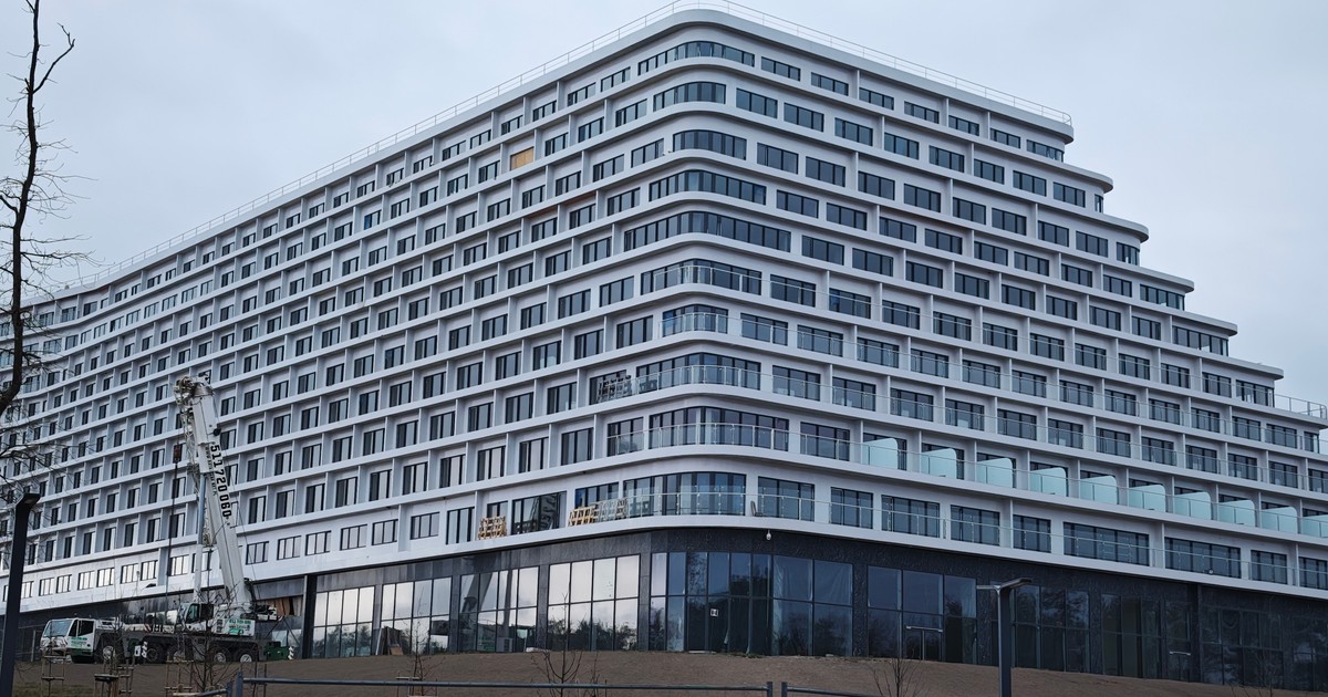 Co się dzieje w Pobierowie? Zaglądamy na budowę słynnego hotelu [ZDJĘCIA]