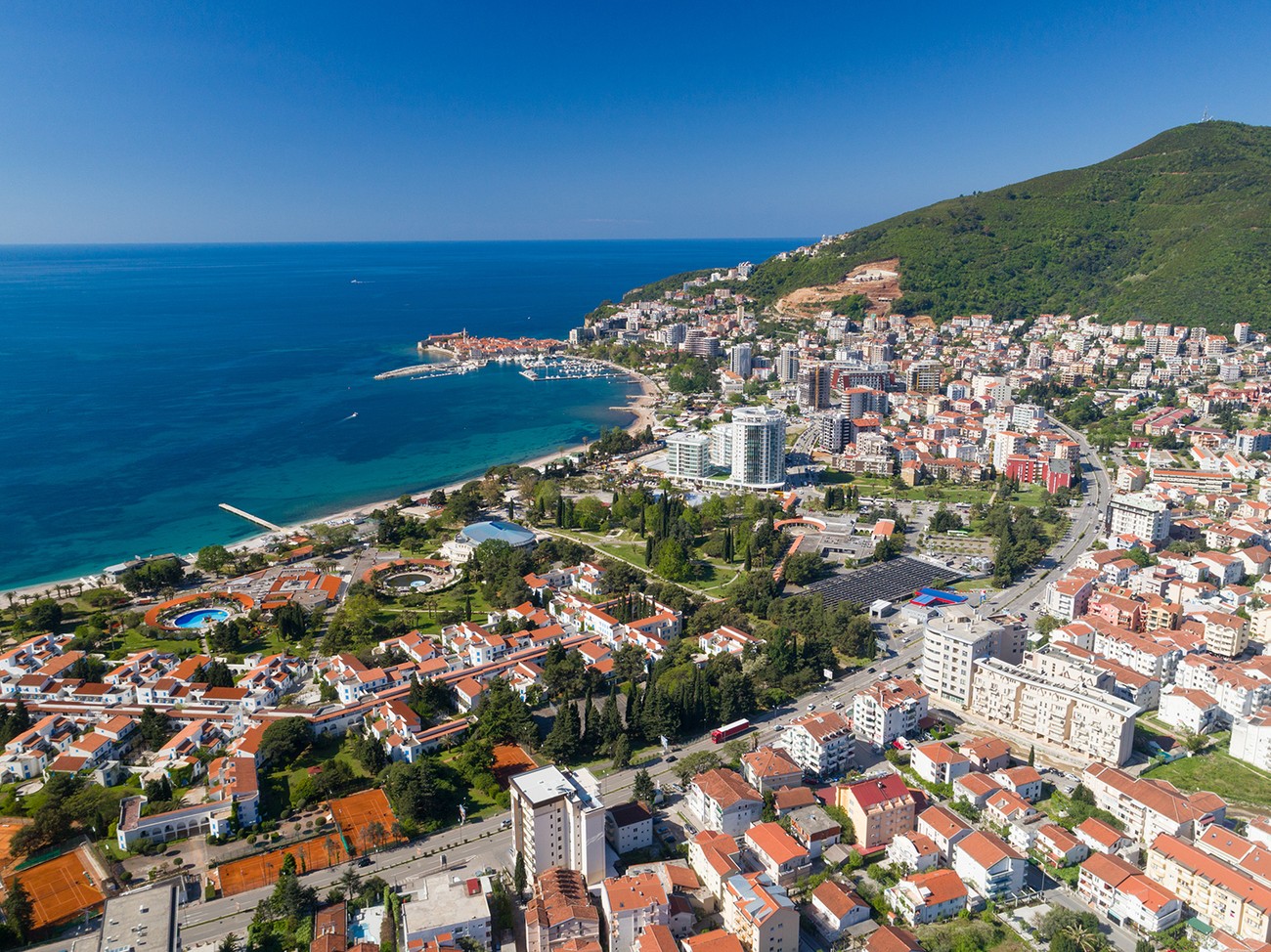 Crna gora bukvalno na kolenima: Gorivo skuplje za 43 odsto, hleb za 36: Drastično je veća cena i povrća, a tek ceh u kafićima
