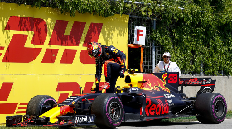 Max Verstappen motorhiba miatt adta fel a legutóbbi versenyt/Fotó: AFP