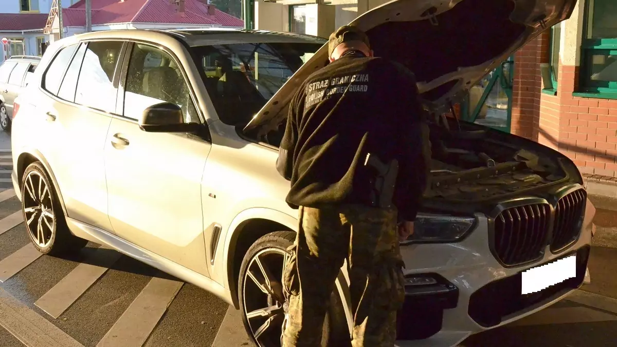 Kradzione BMW odzyskane na granicy
