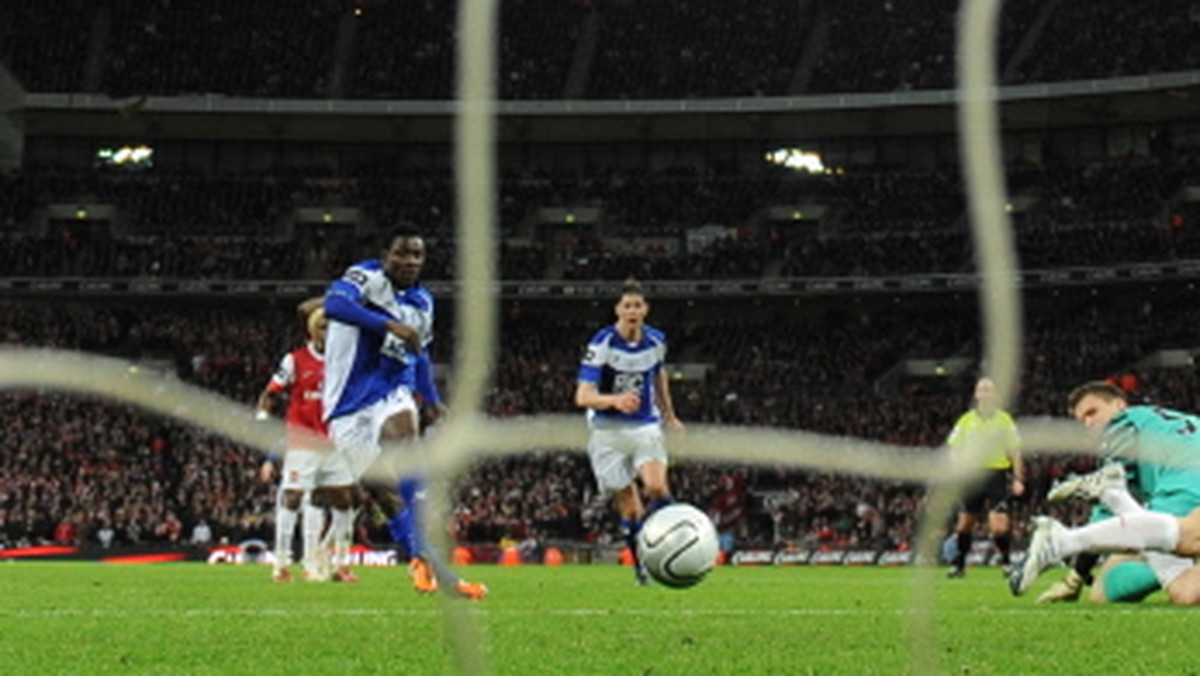 W lutym nieporozumienie pomiędzy Wojciechem Szczęsnym a Laurentem Koscielnym sprawiło, że Arsenal przegrał z Birmingham City w finale Pucharu Ligi Angielskiej. - Ta porażka będzie mnie boleć do końca życia - przyznał francuski menedżer.