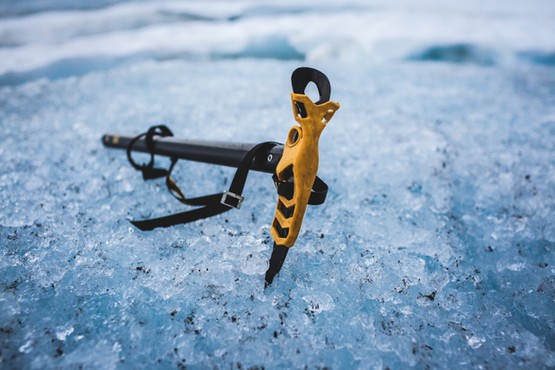 Wypadek w Dolinie Tomanowej. Turyści bez sprzętu spadli w przepaść