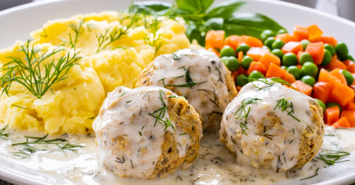Pyszny obiad na środę. Podajemy przepis, Ty gotujesz. Pulpety w sosie koperkowym