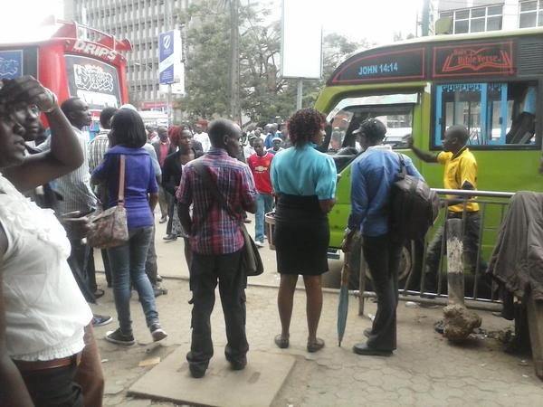 Kenyans celebrate matatu tout who helped a woman give birth