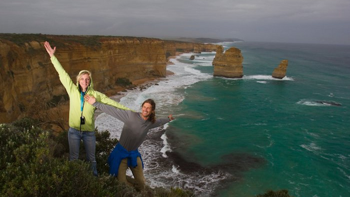 Wylądowaliśmy w Melbourne, na samym południu Australii, gdzie właśnie zaczyna się zima. Nie żebyśmy aż tak lubili marznąć, ale będąc tak blisko (Malezja) wymarzonych, właściwie legendarnych miejsc w krainie Oz, nie mogliśmy sobie darować. Jest szansa, że nieco nas przewieje i przemoczy, ale od czego mamy super ciepłe puchowe śpiworki.